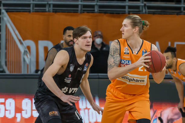 场外较量 场外较量