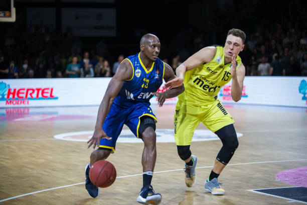 更以逆袭者 更以逆袭者