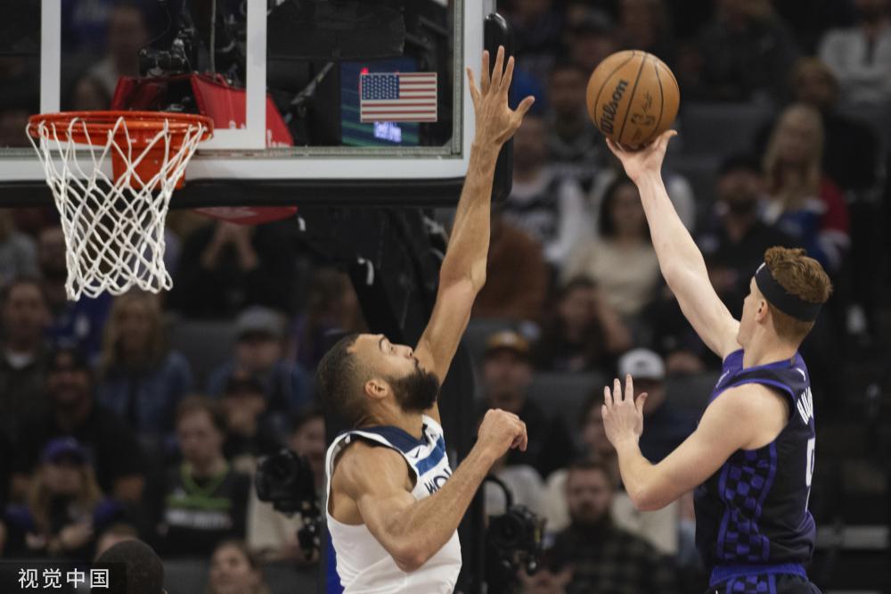 使她成为本 使她成为本